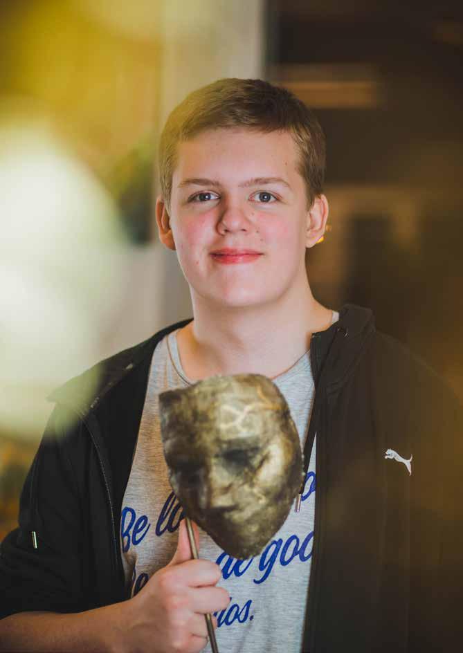 Musik, bild och teater bildar grunden till det estetiska programmet och utgör också skolans tre inriktningar.