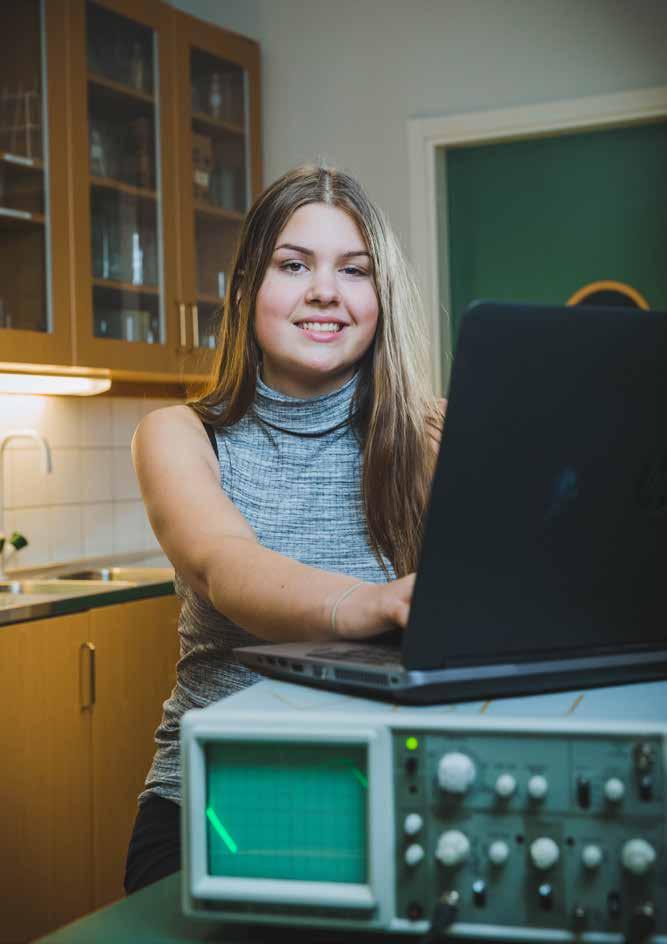 Här utvecklar du kunskaper i teknik, fysik, kemi och matematik och lär dig att se sambanden mellan teknikområdets olika delar. Teknikprogrammet är möjligheternas gymnasieprogram.