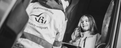 FORDONS- OCH TRANSPORTPROGRAMMET Gillar du att meka med bilar, eller drömmer du om att äga vägen i en långtradare? Då är Fordons- och transportprogrammet ett bra val.