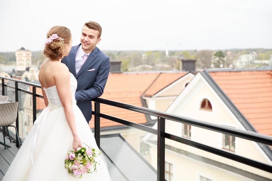 VINPROVNING Upptäck nya smaker tillsammans med vår sommelier Karin Arrhén och gäst experter då vi provar 5 olika viner på ett tema.