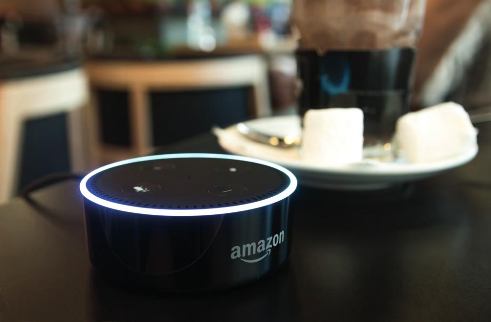 Amazon Echo Dot. Den tilltalas Alexa och kan användas som en smart hubb för elektronik i hemmet.