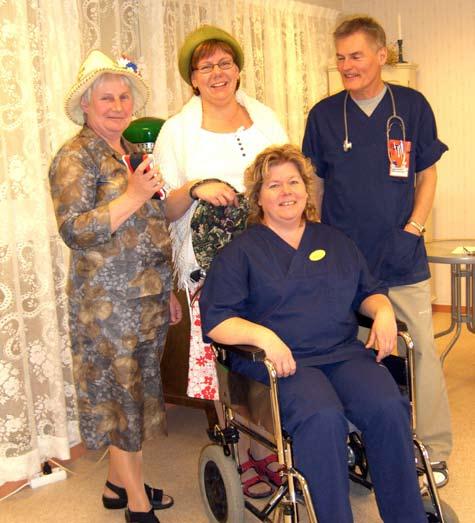 För att öka den sociala samvaron så bestämde man sig för att göra skillnad på vardags- och helgdukningen. Man dukade med servetter, vackra glas, fin koppar och färggranna tabletter.