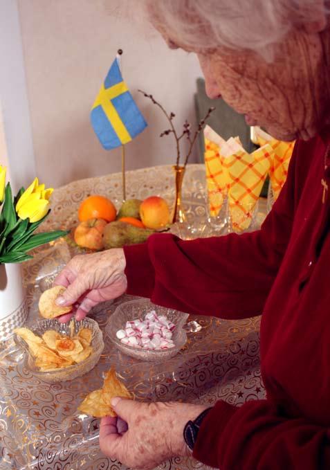 Korttids Karlslund, Bollnäs Korttidsboende, 2 våningar; Treklövern blandat boende 10 platser, Solsidan, demensboende 6 platser Teammedlemmar: Katarina Ädel, Kerstin Olsson, Yvonne Nilsson, Inger
