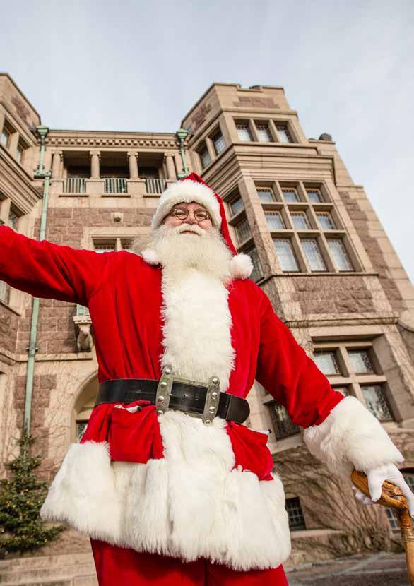 Söndag 19 november Julmarknad på Tjolöholms slott Häng med till en av Västsveriges största julmarknader. I år firar julmarknaden på Tjolöholm 30 år.