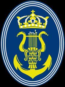 Christoffer Olsson som spelar bastuba berättar och visar bilder om sin tid i Marinens