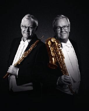 6 50 år! I år firar vi att Bela och Lars har varit hos oss i 50 år. Lars Selan Sehlstedt och Bela Tarrodi sjunker ner i mina fåtöljer på kontoret. Selan är saxofonist och klarinettist.