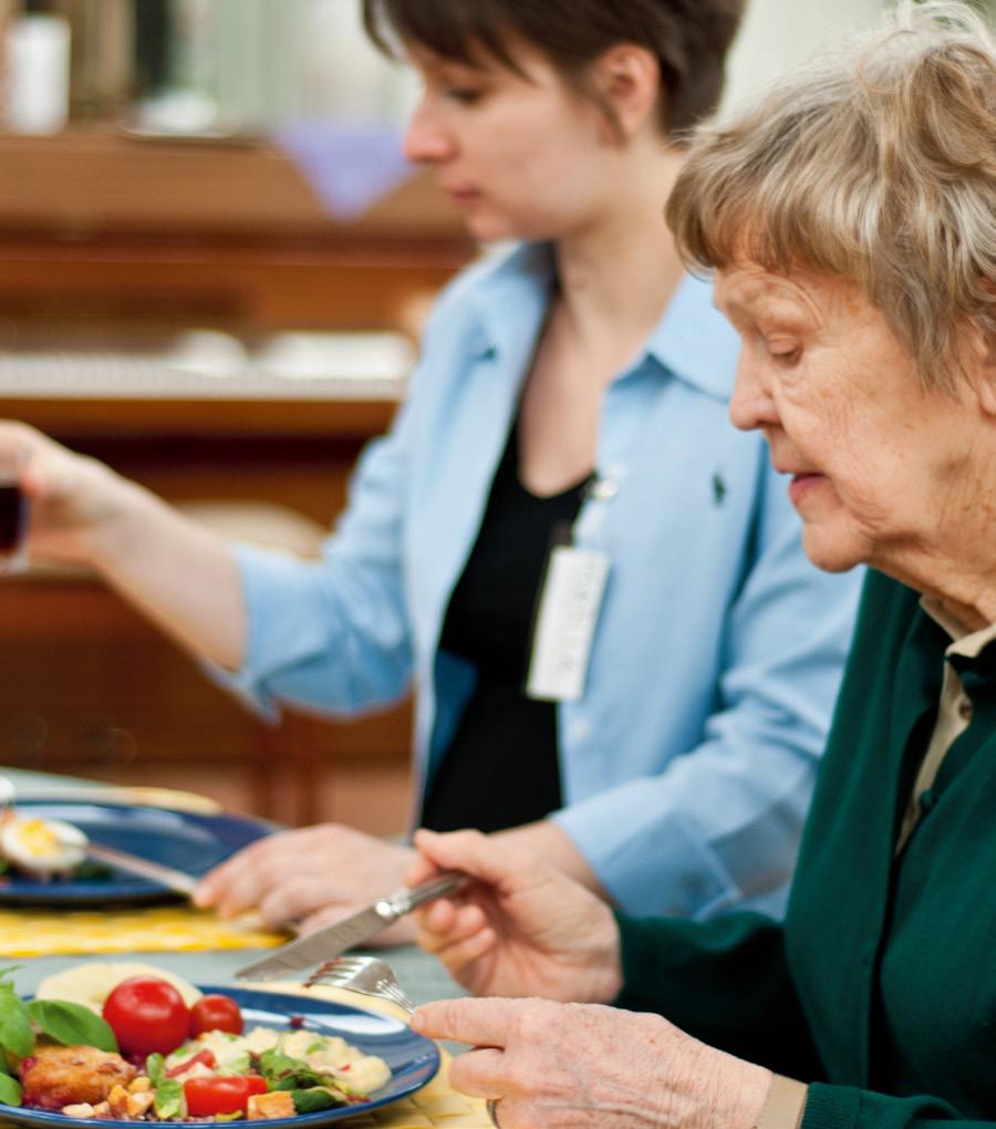 Kapitel 6 Skapa lust till mat och måltid I vård och omsorg om personer med demenssjukdom kan måltiderna göras till så mycket mer än bara tillförsel av näring och energi.