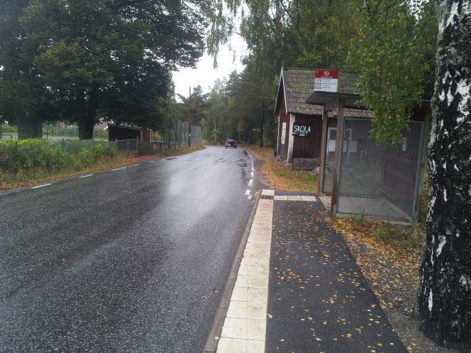 placering Mätutrustningen placerades på under vägmärket för övergångsställe på samma sida som skolan ligger och riktades