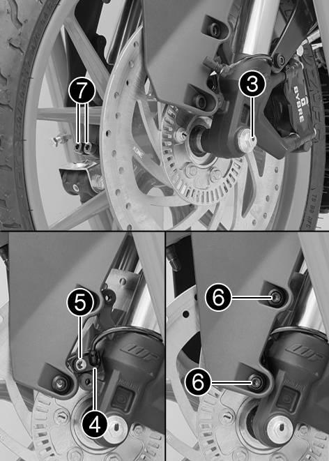 Sätt framhjulet på plats och sätt in hjulaxeln. Bromsbeläggen är rätt placerade. Sätt i och dra åt skruven. Specifikation Skruv hjulaxel fram M8 20 Nm Sätt hjulvarvtalsgivaren på plats i hålet.