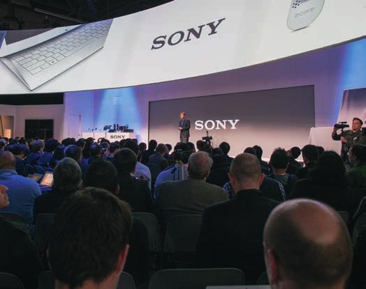 TEXT & FOTO: OLA LARSSON En av Sonys många nyheter på CES var en 4K-videokamera, FDR-AX100E, som är en tredjedel så stor som sin föregångare.