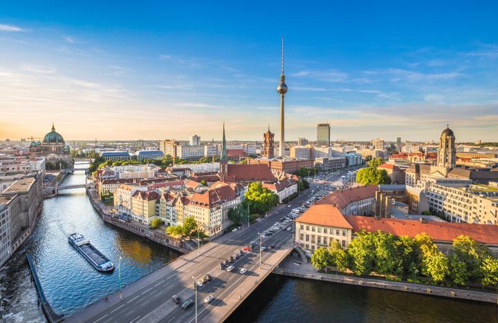 KURSARRANGÖREN I TYSKLAND Carl Duisberg Centrum Berlin Kurslokalerna ligger i centrala Berlin.