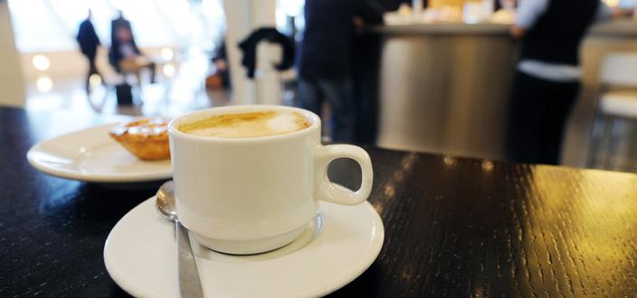 I SkyCity finns exempelvis allt från dumplings till hälsosmoothies och pizzor med extra allt. Det finns också all möjlig typ av service för dig som behöver sköta privata ärenden.