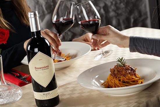Masi Possessioni Rosso 2014 Dante Alighieri, 1300-tals författaren som skrev Den Gudomliga Komedin fick en son, Pietro.