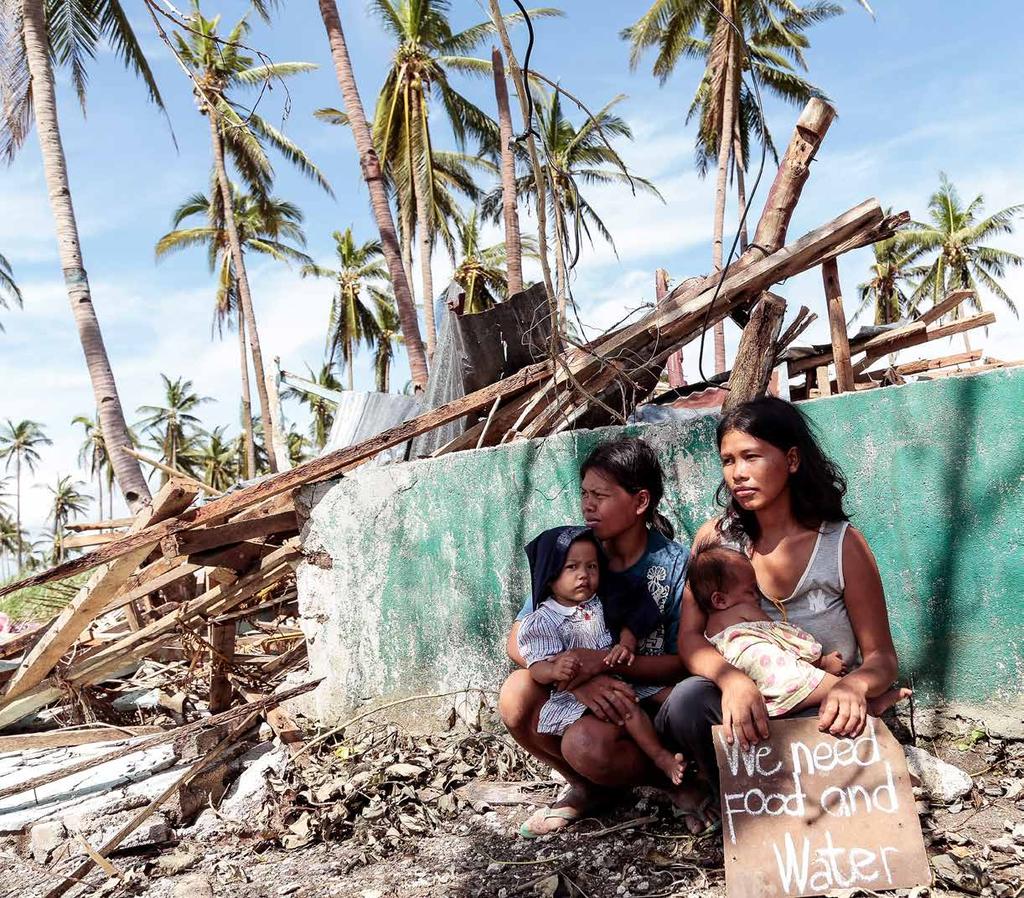 Bild tagen utanför staden Tacloban i Filippinerna som drabbades hårdast av tyfonen 2013.