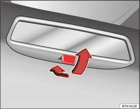 Ljus och synlighet 107 Backspegel Innerspegelns manuella avbländningsfunktion Utgångsposition: Dra spaken i backspegelns nederdel mot dig. Dra spaken bakåt för att välja bländskyddsfunktionen bild 71.