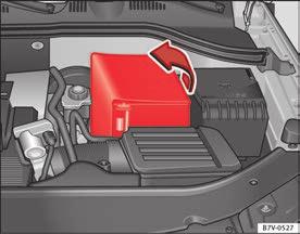 Kontroll och påfyllningsnivåer 287 Kontrollera batteriets elektrolytnivå Start-/stoppsystem ( Sidan 193) är försedda med ett särskilt batteri som är märkt "AGM".