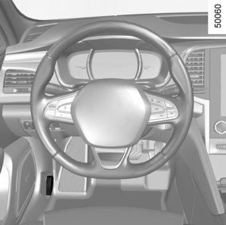 Den stöds av två hydraulcylindrar 2. Undvik att trycka på motorhuven, det finns risk för att den stängs ofrivilligt. Vid arbete under motorhuven, se till att vindrutetorkarreglaget är i stoppläget.