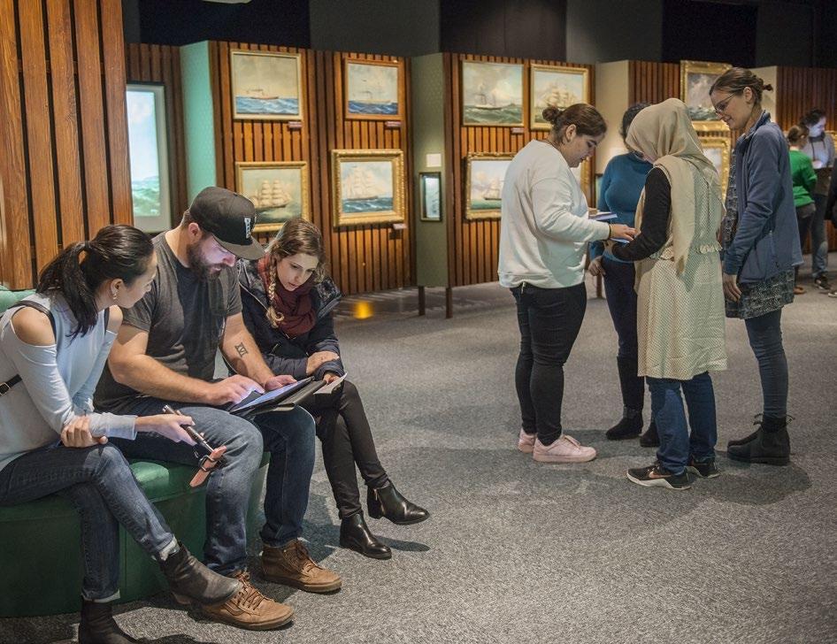 SFI besöker frekvent samtliga museer, här elever som tar del av berättelserna och svenska språket i utställningen Älskade skepp. samtalat och skapat bilder under ledning av museets pedagoger.