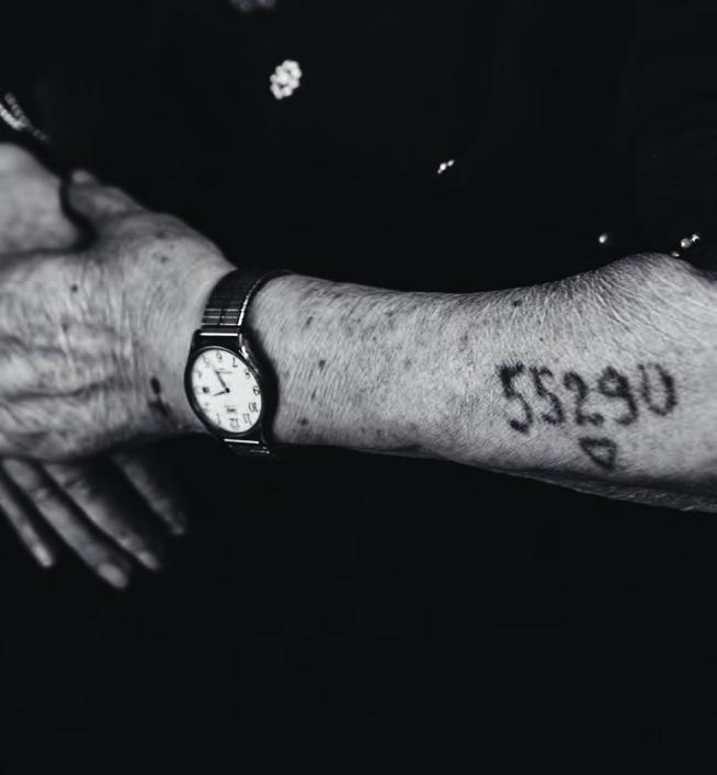 I Auschwitz tatuerades numret 55290 på Dinas vänstra