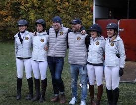 Div II laget i dressyr ponny gick till final och vann! De som var med i laget var Matilda Hagelsten, Amanda Hellström och Mirjam Karlsson, Agnes Nordlund och Alexandra Waleij.