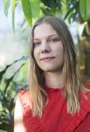 00 Författarbesök Emma Karinsdotter Emma Karinsdotter som har skrivit den underbart roliga boken Lisbet och Sambakungen, berättar om sin bok och sitt skrivande.