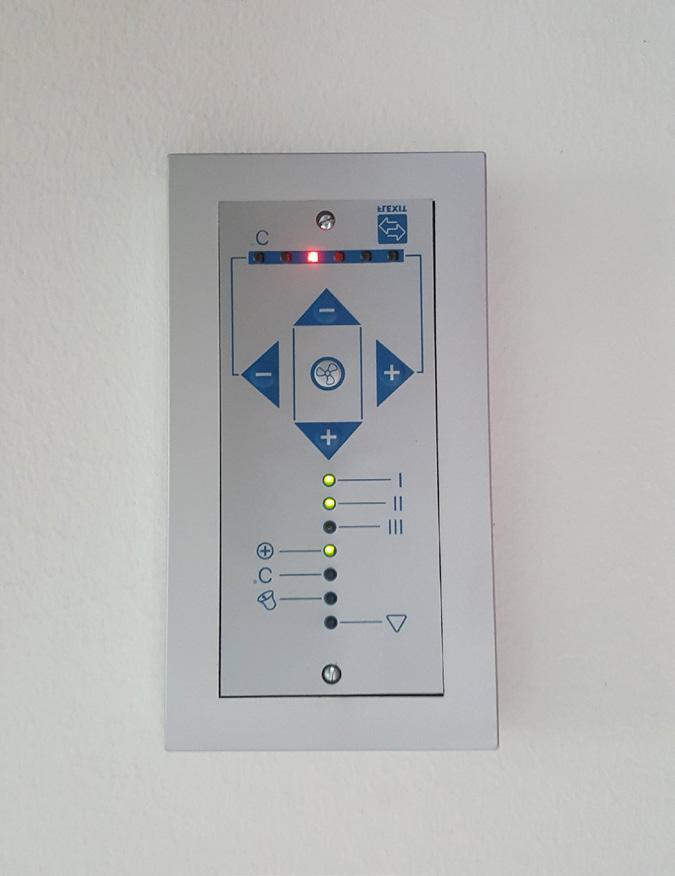 Detta gör man smidigast genom att kolla på temperaturgivarna i värmecentralen (se nedan). Normalt är tilloppstemperaturen >30 grader (på vintern) och temperaturen på returvattnet ca. 5 grader kallare.