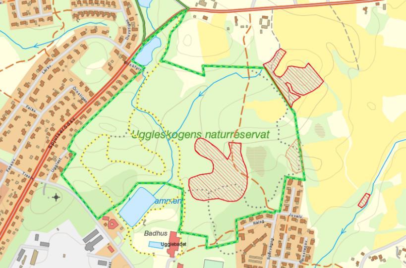 Figur 2. Karta över det tätrtsnära Natura 2000-mrådet Uggleskgen. Varshultamyren är beläget i nrdöstra Skånes barrskgslandskap ch är ett myrkmplex bestående av ett strt msseplan, se Figur 3.