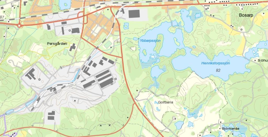 kraftigt, speciellt regnfattiga smrar då verksamheter i industriparken tar kylvatten från sjöarna. Figur 5. Visar Ybbarpsjön ch Henrikstrpssjön lkalisering i förhållande till industriparken.