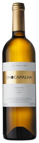 Portugal - Quinta de Chocapalha Chocapalha Reserva Branco Detta vin är gjort på druvorna Chardonnay, Arinto och Vital. Chardonnay har jäst på sin jästfällning i nya franska ekfat under 7 månader.