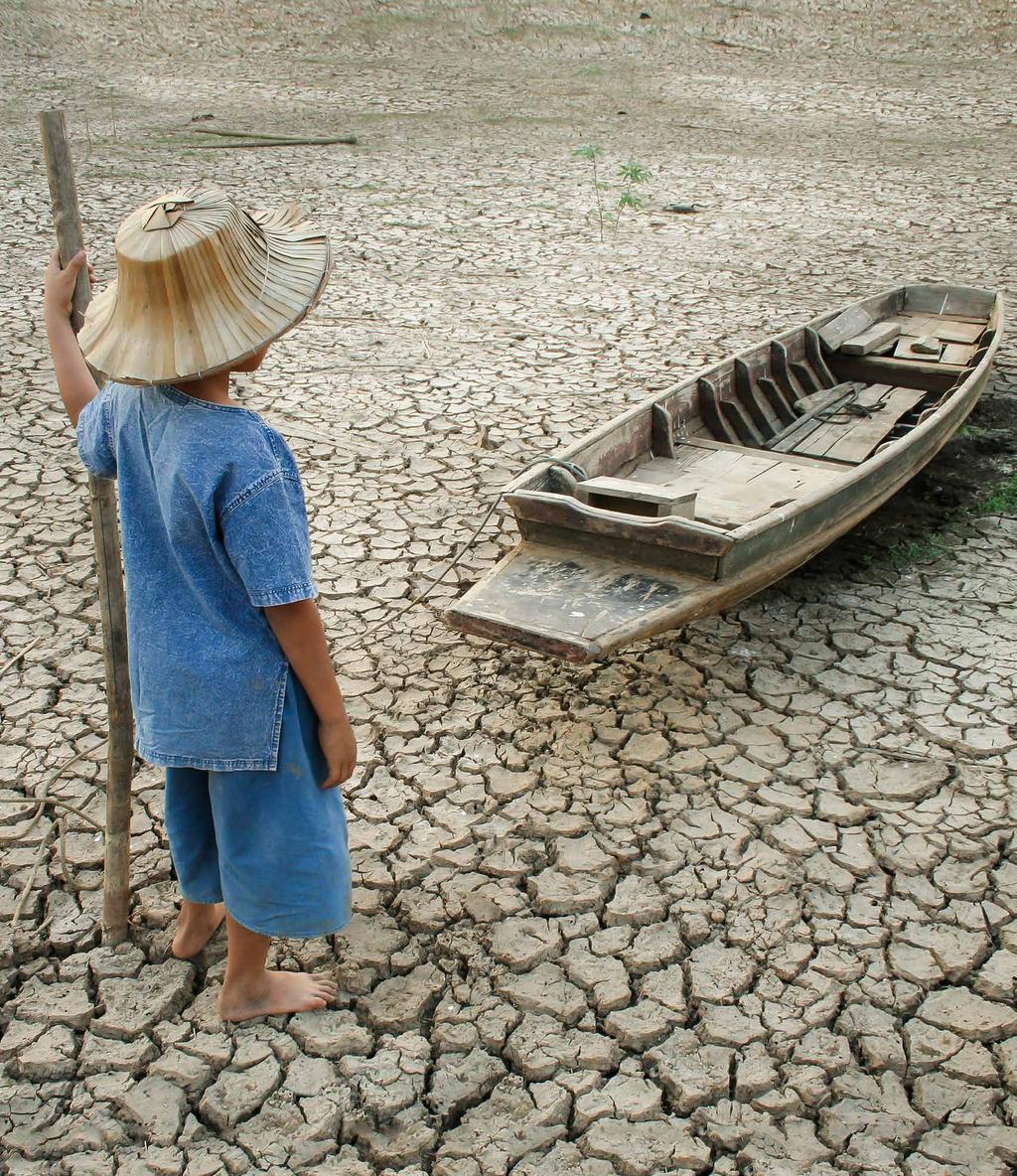 MÅL 13 Foto: FN/ Logan Abassi Klimatförändringarna är en av vår tids största utmaningar. Alla länder måste gemensamt se till att begränsa all negativ påverkan på vårt klimat.