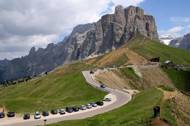 Dag 4 Utflykt til Bolzano (F, M) I dag tar vi ledigt från vandringar och besöker Bolzano. Det är en charmig italiensk stad som har präglats av att ha tillhört Österrike fram till 1919.