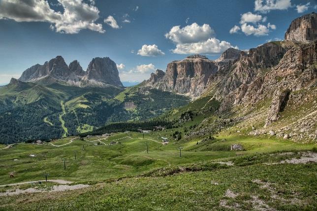 Dag 5 Vandring (F, M) Dagens vandring går från Passo Costalunga. På vägen har vi vacker utsikt över Rosengarten och Latemar och vi går också förbli den vackra lilla Lago di Carezza.