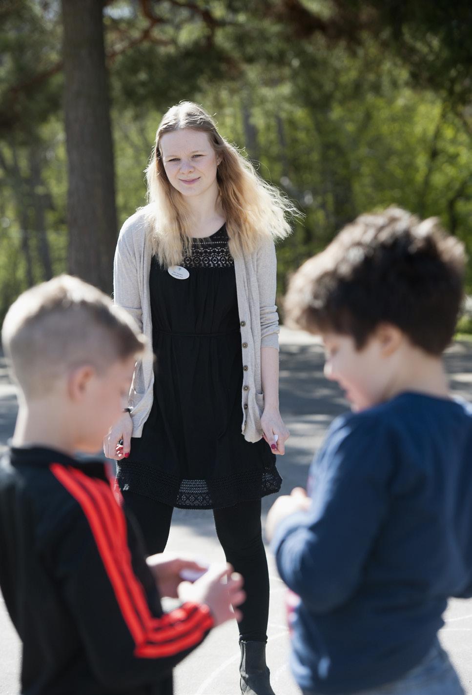 Efter VFU-kursen 9 Slutexamninationen av VFU-kursen görs av VFU-kurslärarna. VFU-handledaren ger ett skriftligt utlåtande om studentens resultat i VFU-rapporten som finns i studentens VFU-portfölj.