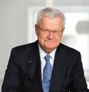 VBG GROUP ÅRSREDOVISNING 2017 STYRELSEORDFÖRANDEN HAR ORDET Intervju med Peter Hansson Efter ett år som präglats av organisk tillväxt och integrering av Mobile Climate Control är VBG Group moget för