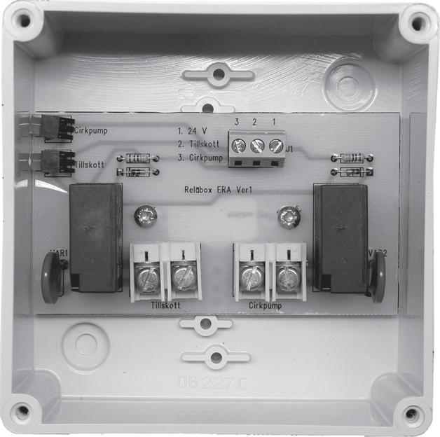 Kablar mellan ERA 10PE+ och reläboxen ansluts till den uppmärkta plinten, 1 3. Se även inkopplingsschema nedan.
