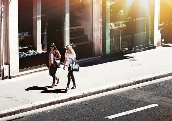 en knapptryckning via OnStar 1 och en snabb och stabil Wi-Fi-hotspot 2 i framtiden 3 Imponerande uppkopplingsmöjligheter med inbyggd IntelliLink-navigering och -infotainment med Apple CarPlay och