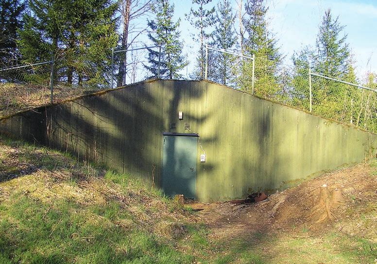 Svaret på... Bunkern i Hjortsberga Här kan man bombsäkert bo tryggt. Du som har promenerat på Ekevägen parallellt med järnvägen i Hjortsberga har kanske funderat på bunkern som ligger där.