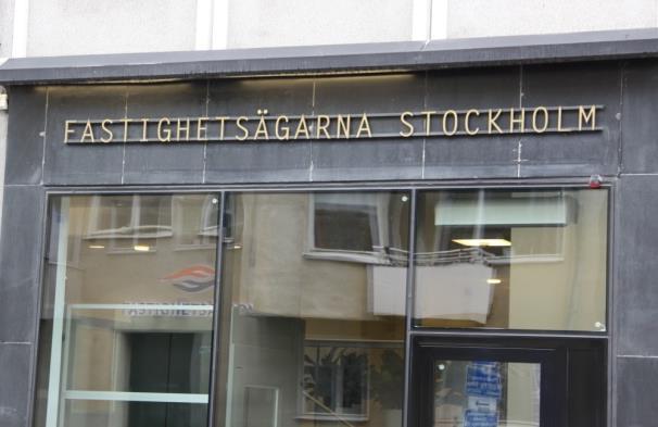 vår stora snygga plåtskylt.