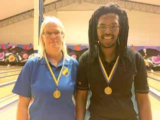 SVENSKA MÄSTARE Svenska mästarna IK Hephata, Anders Nordell, Szczepan Drapsa och Albin Wase Lotta Dahlberg, och Fredric Flink, svenska mästare i mixed Bowling, lag och mixed, Jönköping 5-6 november