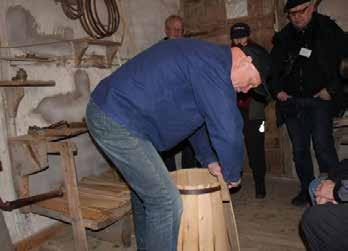 Lördag 9 april Ett hundratal personer fördelade på två bussar och diverse personbilar for iväg på morgonkvisten för en innehållsrik rundresa till några av Hallands arbetslivsmuseer.