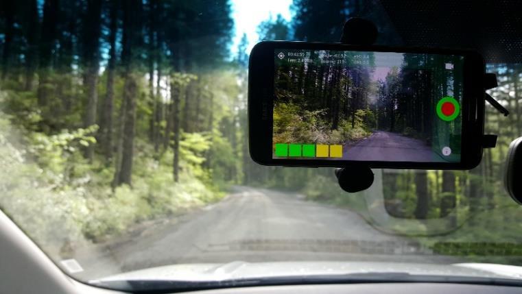 - All data positioneras med GPS - Valfritt fordon kan användas Data laddas upp till en webtjänst där man kan se eller