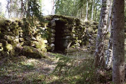 Det kallas Stentorget och är en öppen yta med kala stenar helt utan växtlighet. Skyltat från Norra Näsvägen.
