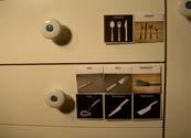 av miljön: Fast placering Foton på personalen Mindre stimuli i