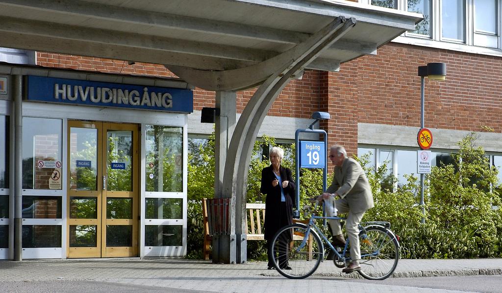 Gratis anslutning till buss eller tåg Sjukresan är gratis om den längsta sträckan sker med buss eller tåg.