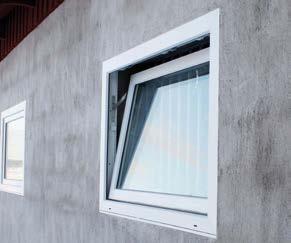 Energibesparande och som ger en behaglig inomhusmiljö. De öppningsbara fönstren öppnas inåt och är underkantshängda för att den inkommande luften skall riktas upp mot taket.