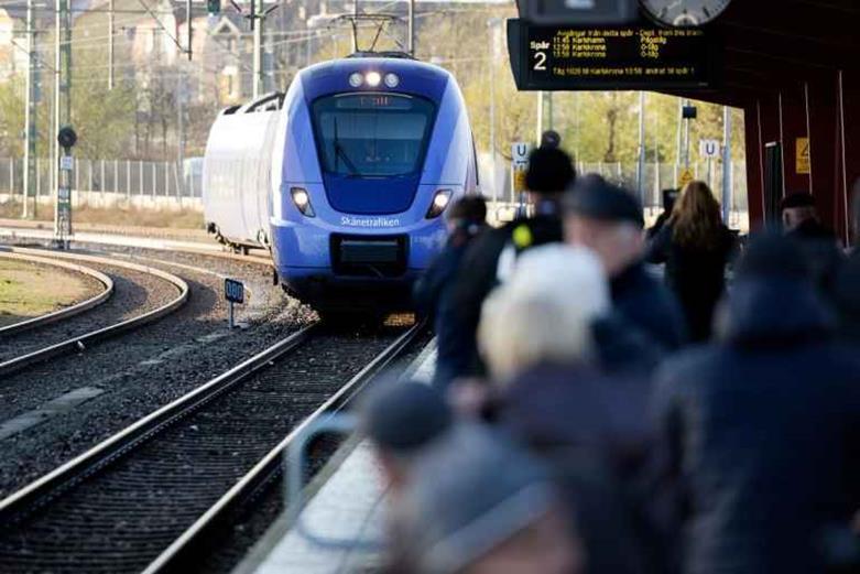 Uppdraget - Analys av trafiklösningar i enlighet med PM Behov för fördjupade analyser 23 februari 2016 Region Skåne Trafikutveckling och förslag till stomtidtabell för den regionala tågtrafiken i