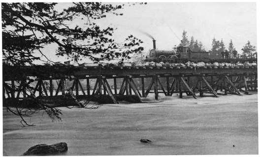 Bild 15. Träbro vid byggandet av Ostkustbanan i Njurunda, 1920-talet.