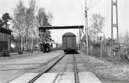 FRILASTOMRÅDEN På varje station med godshantering fanns förr ett frilastområde. Det är ett antal spår på ett plant område med riklig plats mellan (bild 61, 62).
