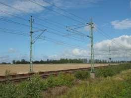 Bild 102 HJÄLPKRAFT För belysning och signalanläggningar har järnvägen ett s k hjälpkraftsystem.