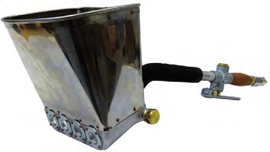 Putsspruta TIGER PRO 4 V Produkttyp TIGER PRO 4 V är en tvåhands väggputsspruta med fyra hål. Den är tillverkad i rostfri plåt och aluminium med handtag i gummi och trä. (Kompressor ingår ej).